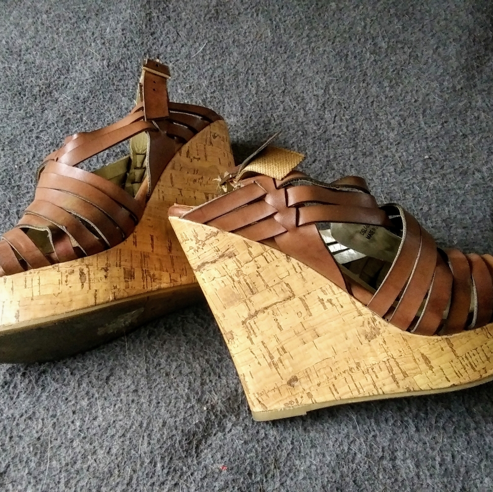 CHINESE LAUNDRY wedge sandals.